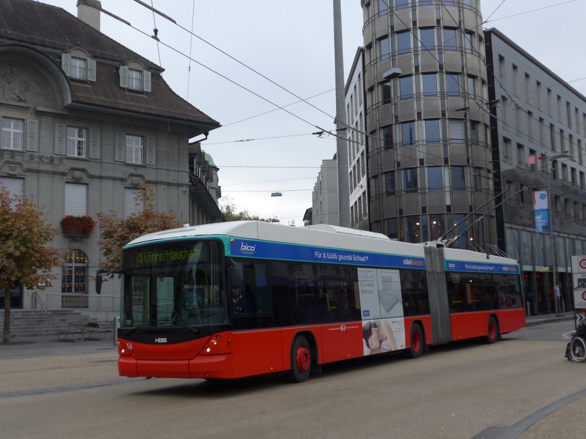 (166'372) - VB Biel - Nr. 56 - Hess/Hess Gelenktrolleybus am 24. Oktober 2015 in Biel, Zentralplatz