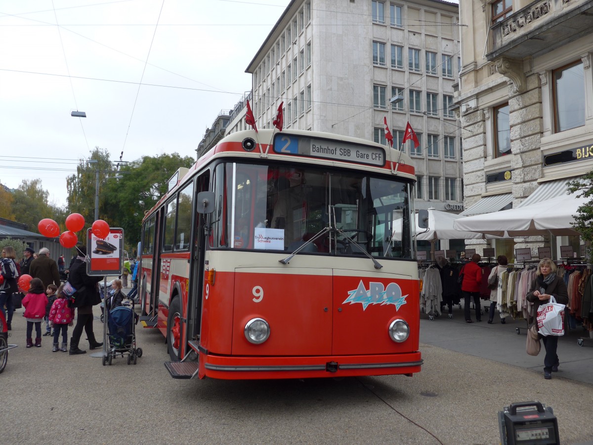 (166'379) - VB Biel (TVS) - Nr. 9 - FBW/R&J Trolleybus am 24. Oktober 2015 in Biel, Zentralplatz