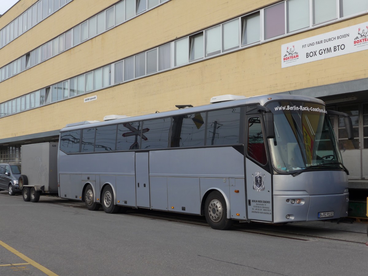 (166'492) - Aus Deutschland: Berlin-Rock-Coaches, Berlin - B-RC 9132 - Bova am 24. Oktober 2015 in Thun, Rosenau