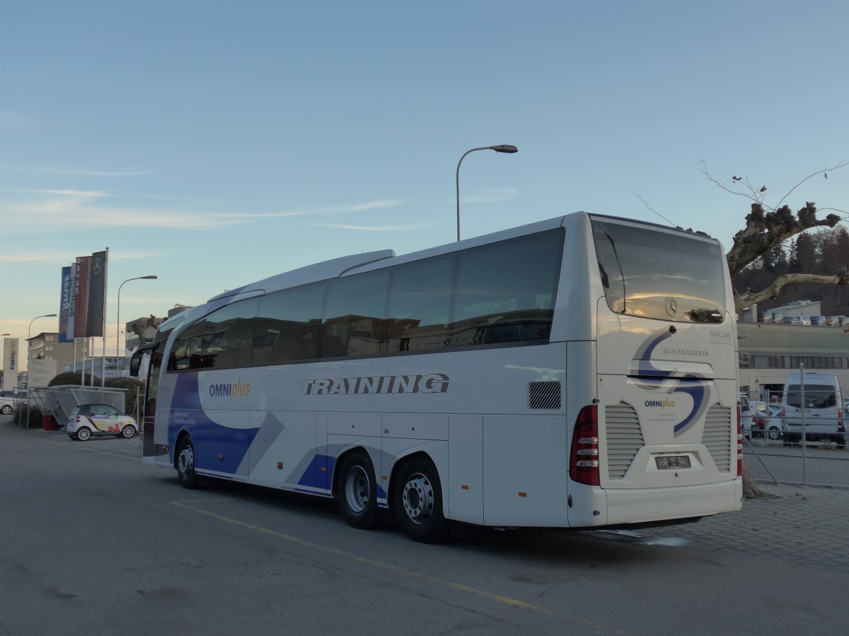(166'562) - EvoBus, Kloten - Mercedes am 6. November 2015 in Kloten, EvoBus
