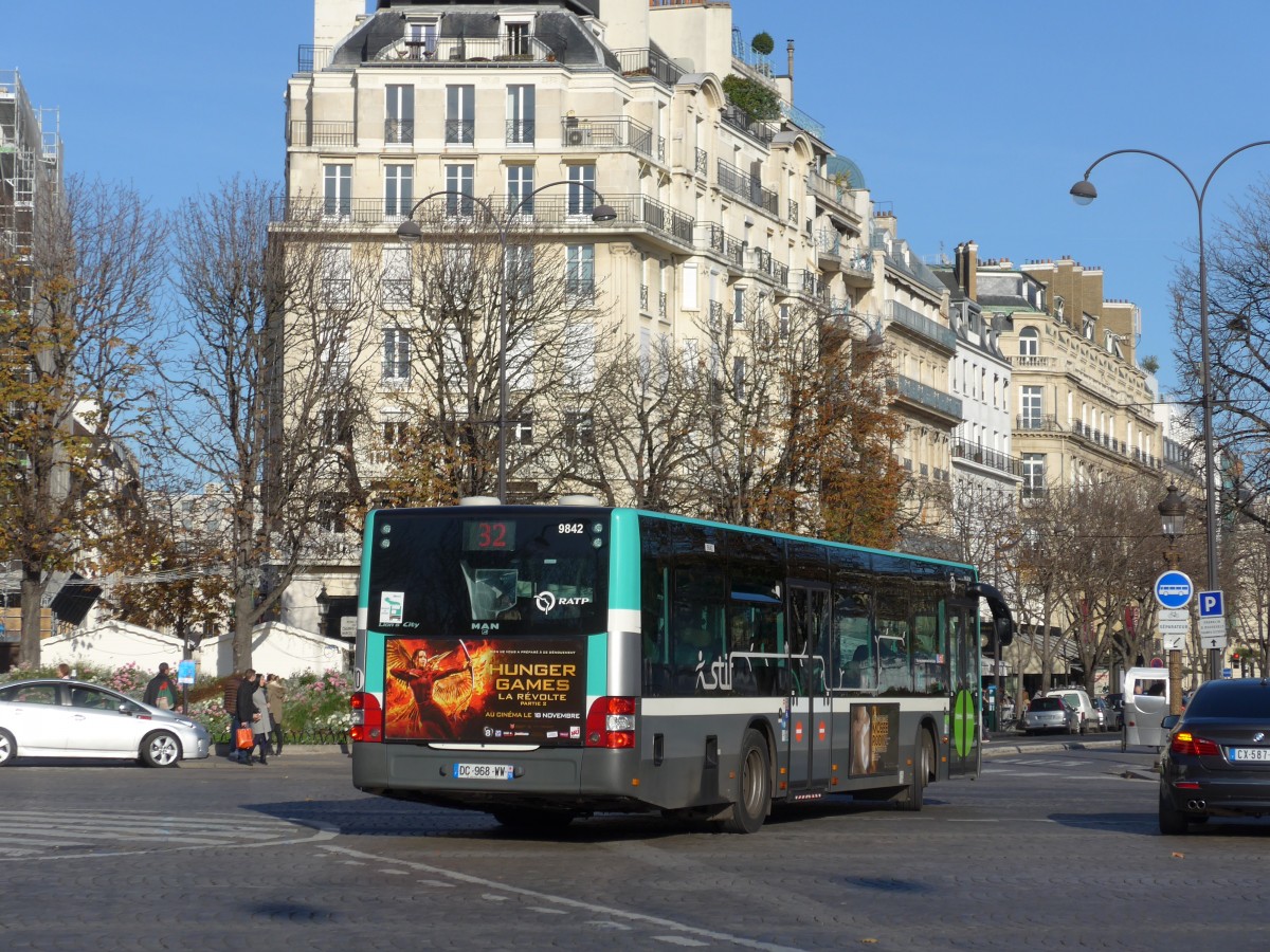 (166'659) - RATP Paris - Nr. 9842/DC 968 WW - MAN am 15. November 2015 in Paris, Champs-Elyses