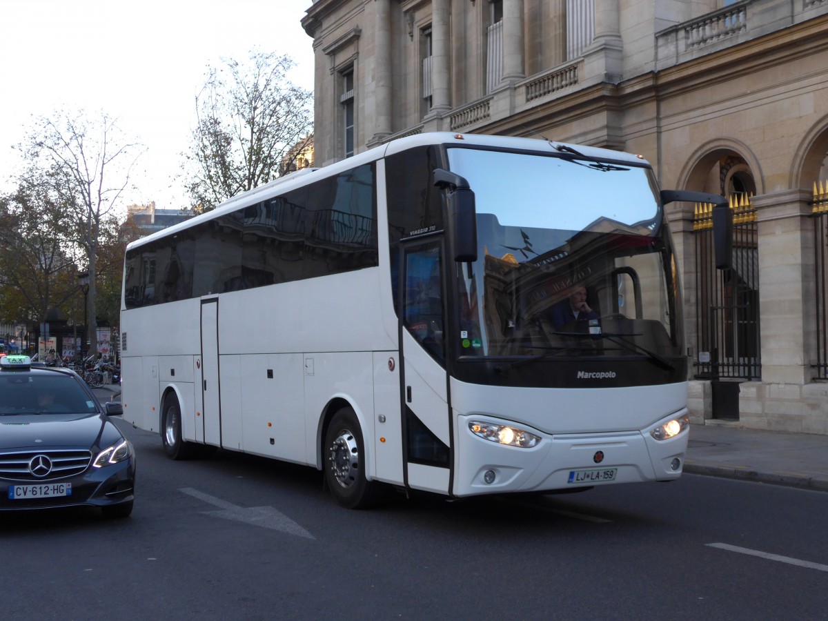 (166'730) - Aus Slowenien: ??? - LJ LA-159 - Scania/Marcopolo am 15. November 2015 in Paris, Louvre