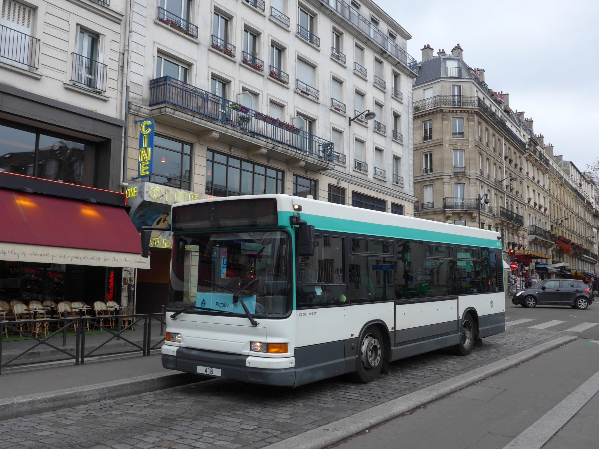 (167'143) - RATP Paris - Nr. 418/418 - Heuliez am 17. November 2015 in Paris, Pigalle