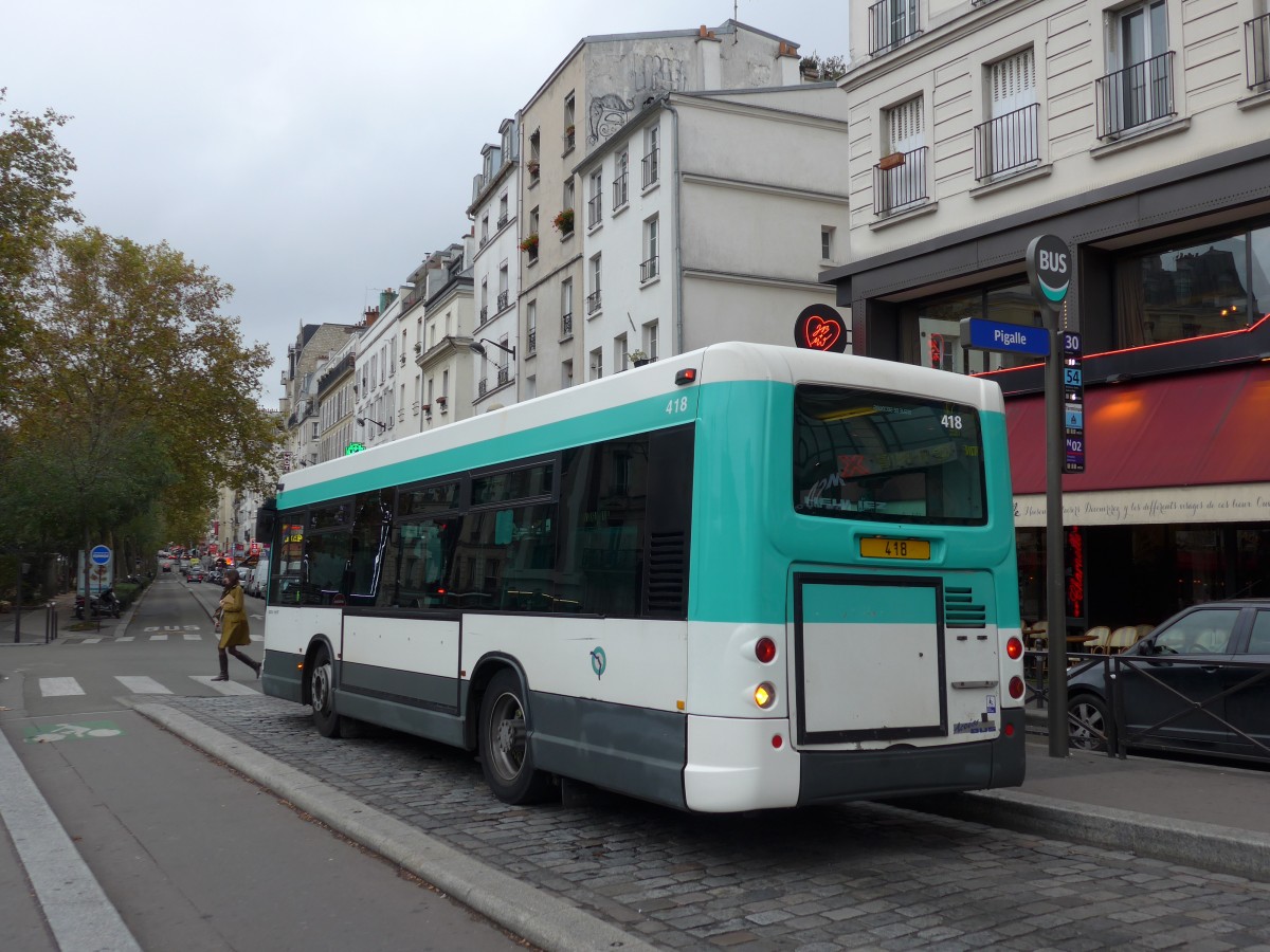 (167'144) - RATP Paris - Nr. 418/418 - Heuliez am 17. November 2015 in Paris, Pigalle