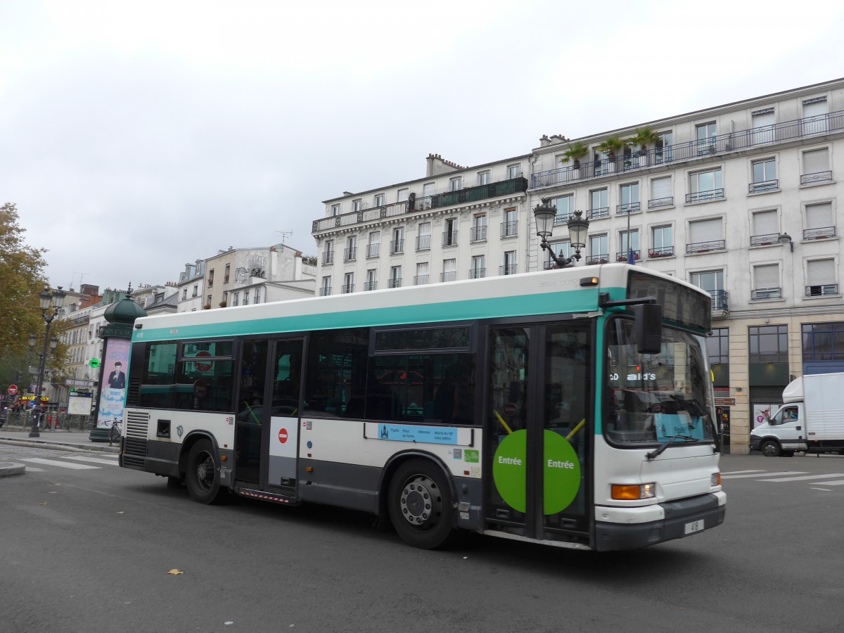 (167'145) - RATP Paris - Nr. 418/418 - Heuliez am 17. November 2015 in Paris, Pigalle