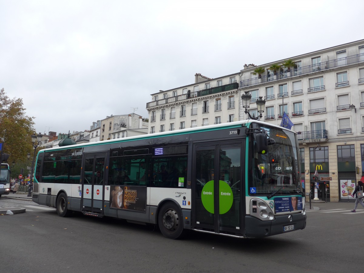 (167'146) - RATP Paris - Nr. 3719/AH 152 DJ - Irisbus am 17. November 2015 in Paris, Pigalle