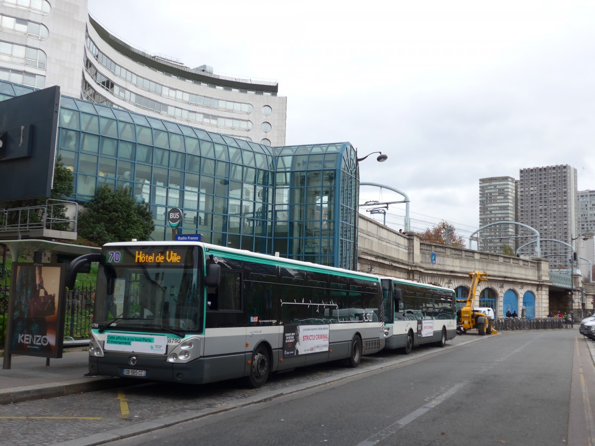 (167'198) - RATP Paris - Nr. 8790/DB 965 CC - Irisbus am 17. November 2015 in Paris, Radio France