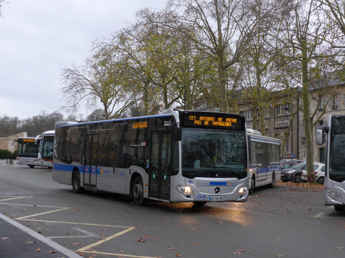 (167'225) - Keolis, Versailles - Nr. 381/DS 394 WD - Mercedes am 17. November 2015 in Versailles, Chteau