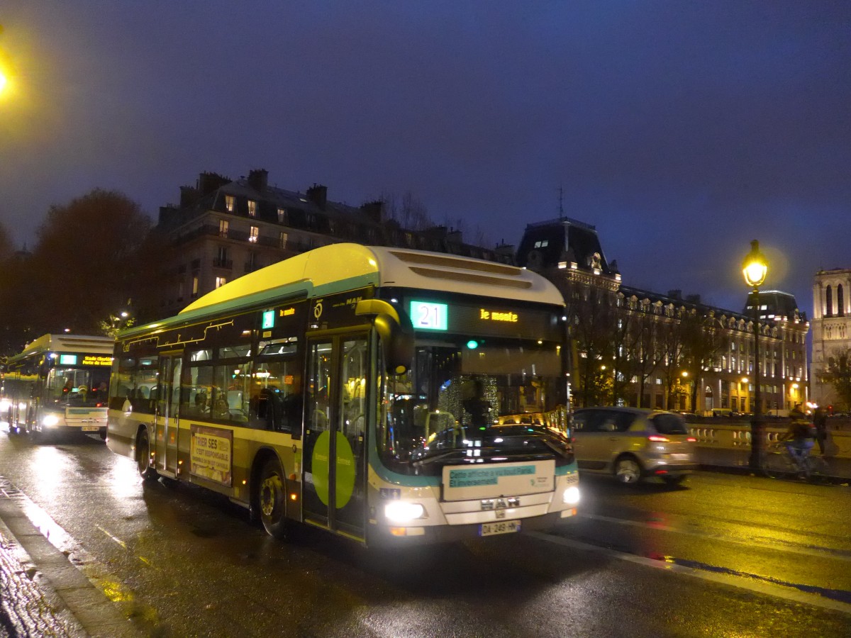 (167'258) - RATP Paris - Nr. 9984/DA 249 HN - MAN am 17. November 2015 in Paris, Notre Dame