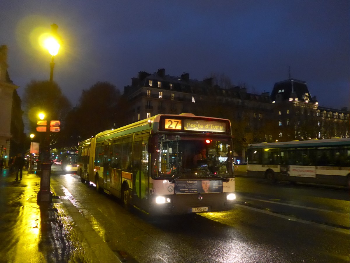 (167'259) - RATP Paris - Nr. 4511/CJ 655 BJ - Renault am 17. November 2015 in Paris, Notre Dame