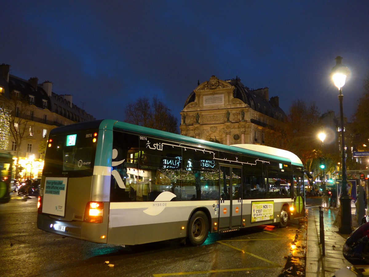 (167'263) - RATP Paris - Nr. 9974/DA 914 JL - MAN am 17. November 2015 in Paris, Notre Dame