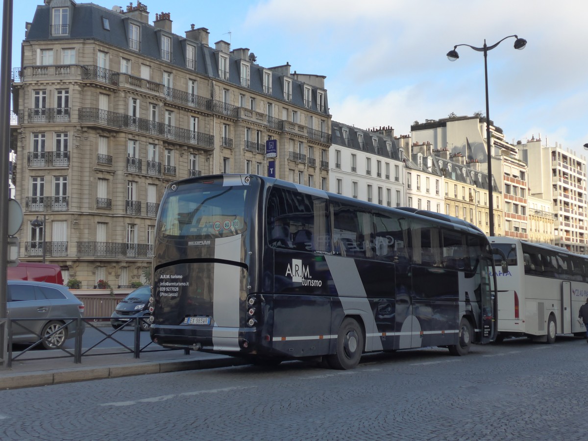 (167'337) - Aus Italien: A.R.M. turismo - EX-983 WR - Neoplan am 18. November 2015 in Paris, Gare Montparnasse