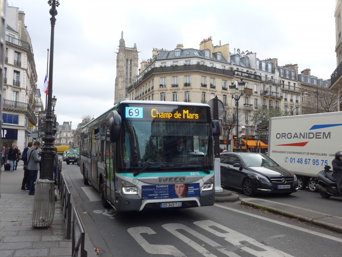 (167'361) - RATP Paris - Nr. 8875/DS 345 TJ - Iveco am 18. November 2015 in Paris, Chtelet
