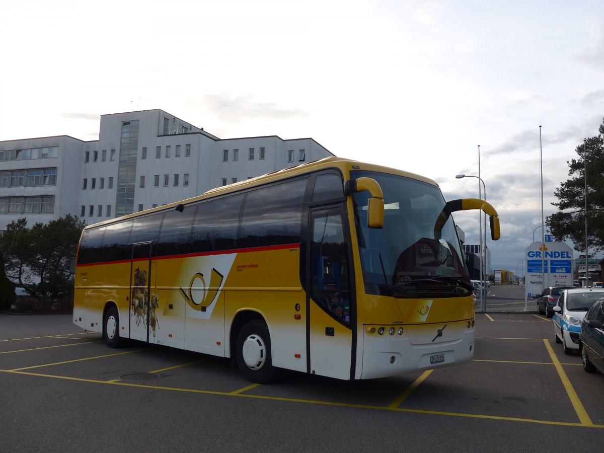 (167'440) - Moser, Flaach - Nr. 16/ZH 378'335 - Volvo am 19. November 2015 in Bassersdorf, Grindel