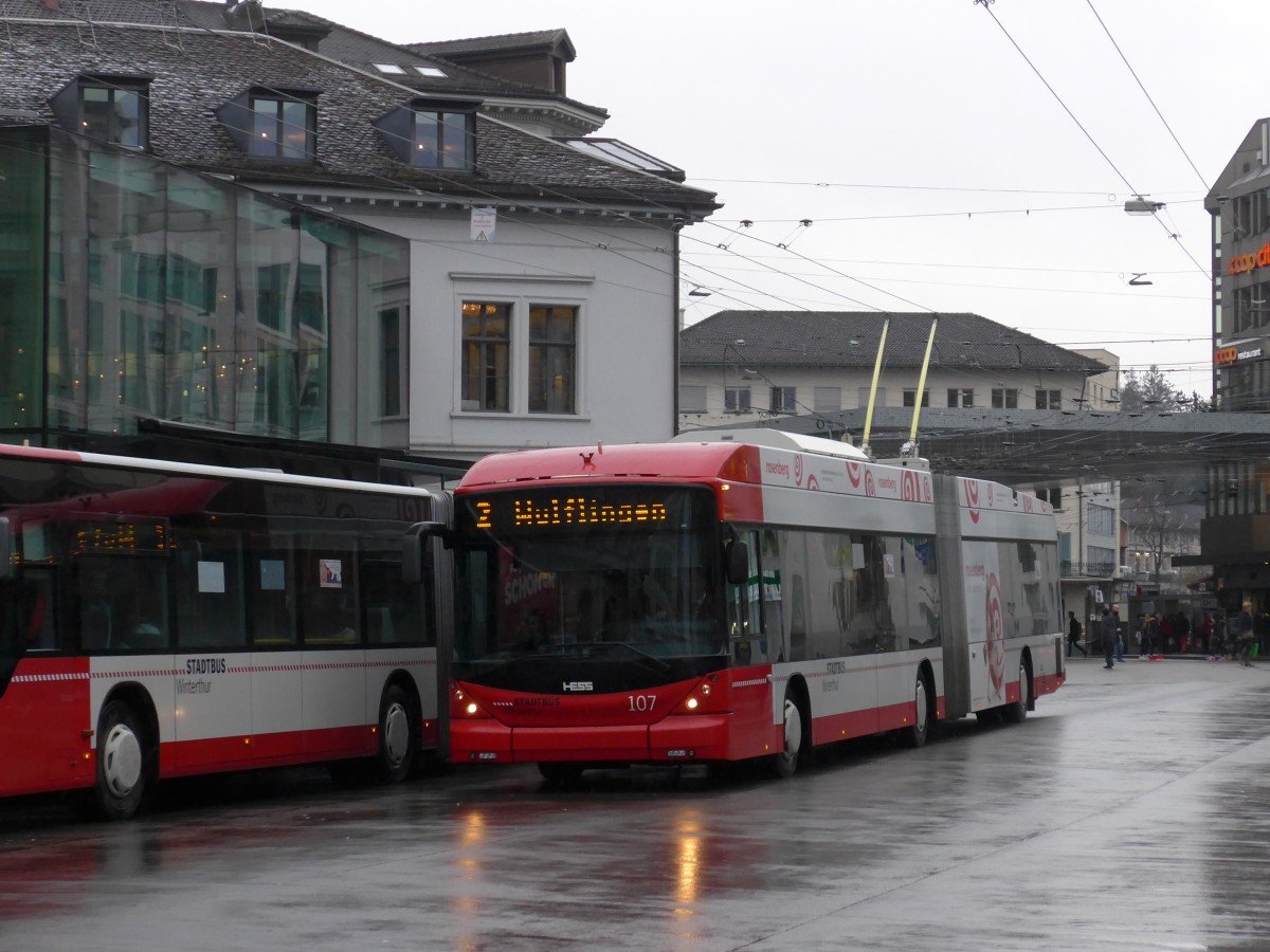 (167'520) - SW Winterthur - Nr. 107 - Hess/Hess Gelenktrolleybus am 25. November 2015 beim Hauptbahnhof Winterthur