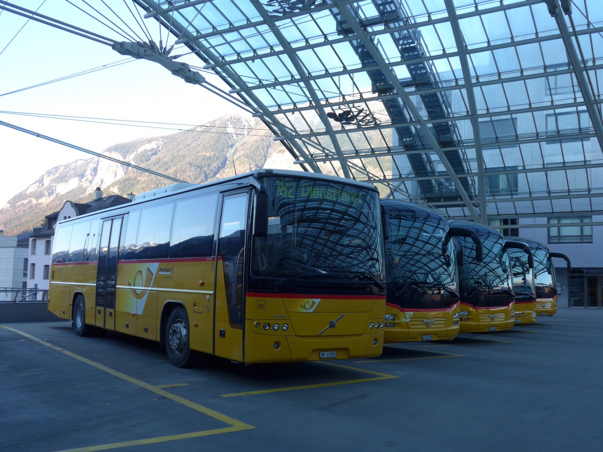 (167'604) - Demarmels, Salouf - GR 43'390 - Volvo (ex PostAuto Graubnden) am 5. Dezember 2015 in Chur, Postautostation
