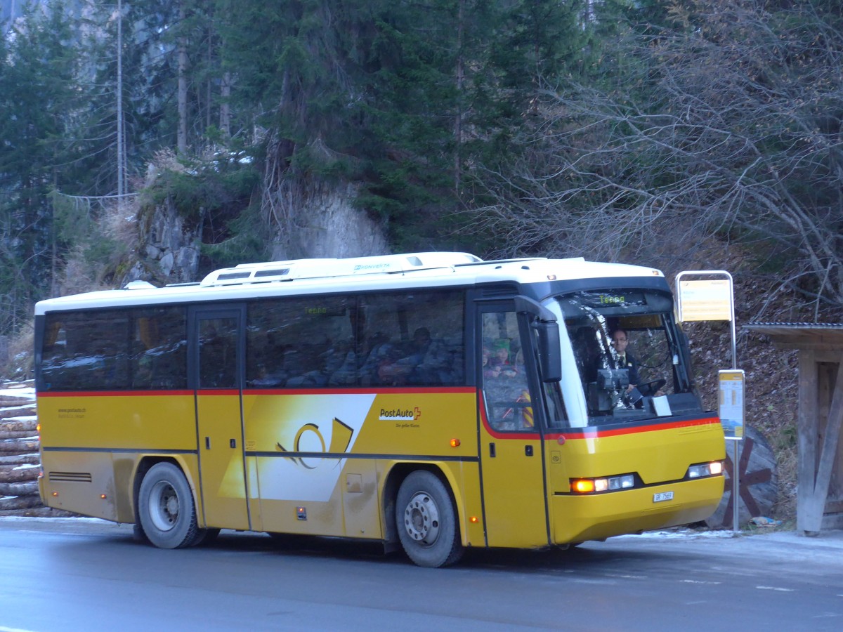 (167'633) - Buchli, Versam - GR 7569 - Neoplan (ex GR 2053) am 5. Dezember 2015 in Tenna, Abzweigung
