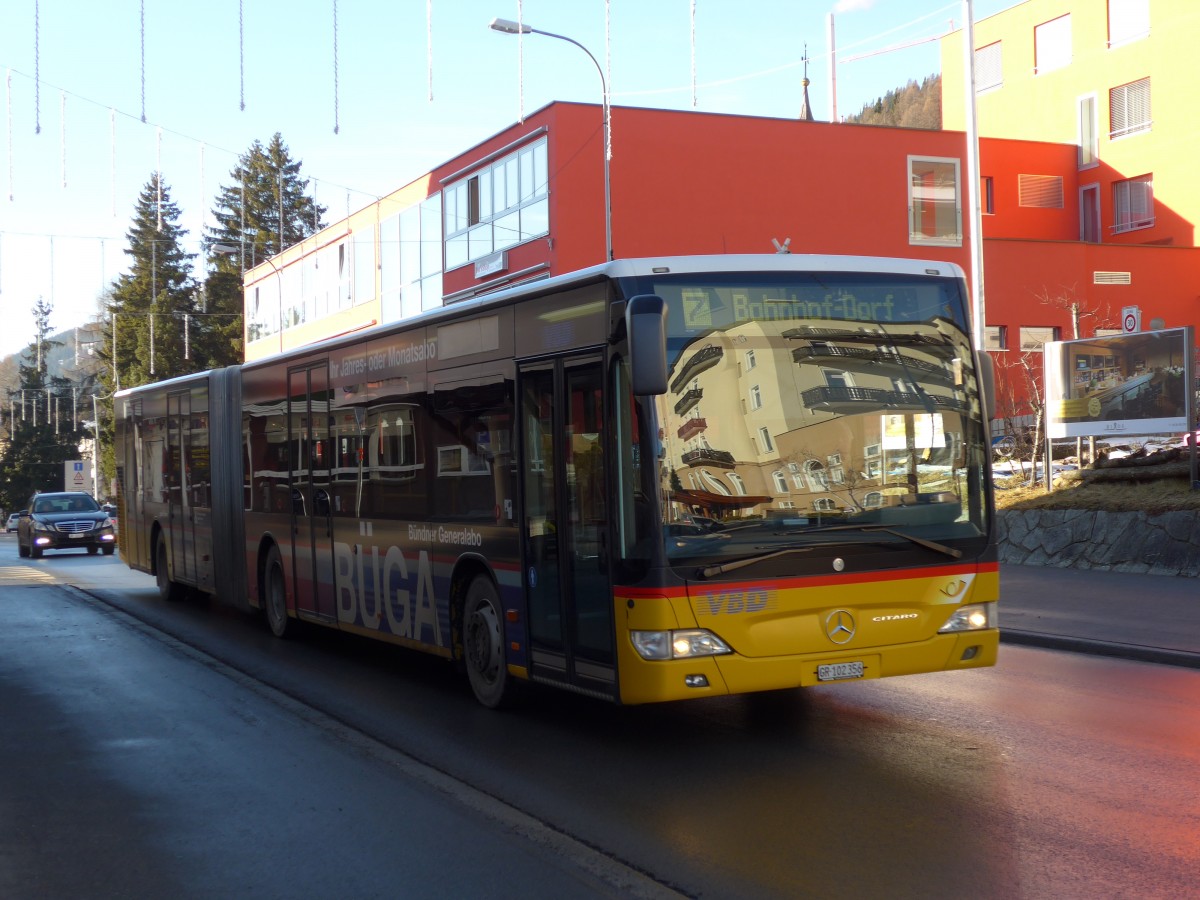 (167'782) - PostAuto Graubnden - GR 102'356 - Mercedes am 19. Dezember 2015 beim Bahnhof Davos Dorf