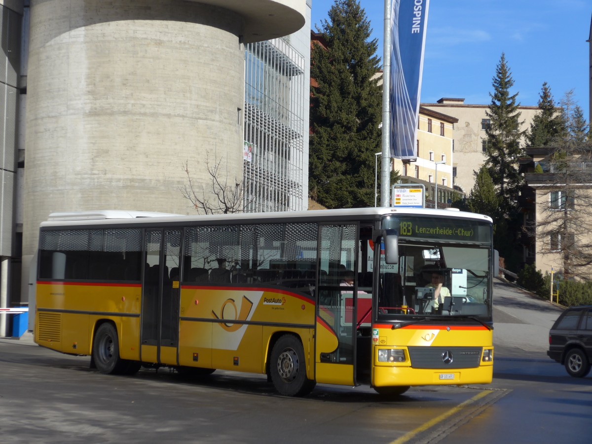 (167'809) - PostAuto Graubnden - GR 101'651 - Mercedes am 19. Dezember 2015 beim Bahnhof Davos Platz