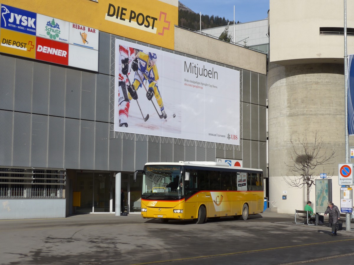 (167'827) - PostAuto Graubnden - GR 162'971 - Irisbus am 19. Dezember 2015 beim Bahnhof Davos Platz