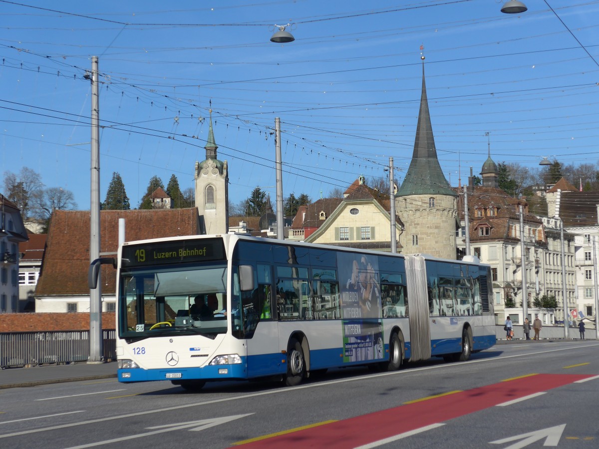(167'922) - VBL Luzern - Nr. 128/LU 15'013 - Mercedes am 25. Dezember 2015 in Luzern, Bahnhofbrcke