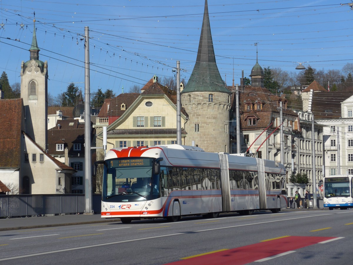 (167'938) - VBL Luzern - Nr. 234 - Hess/Hess Doppelgelenktrolleybus am 25. Dezember 2015 in Luzern, Bahnhofbrcke