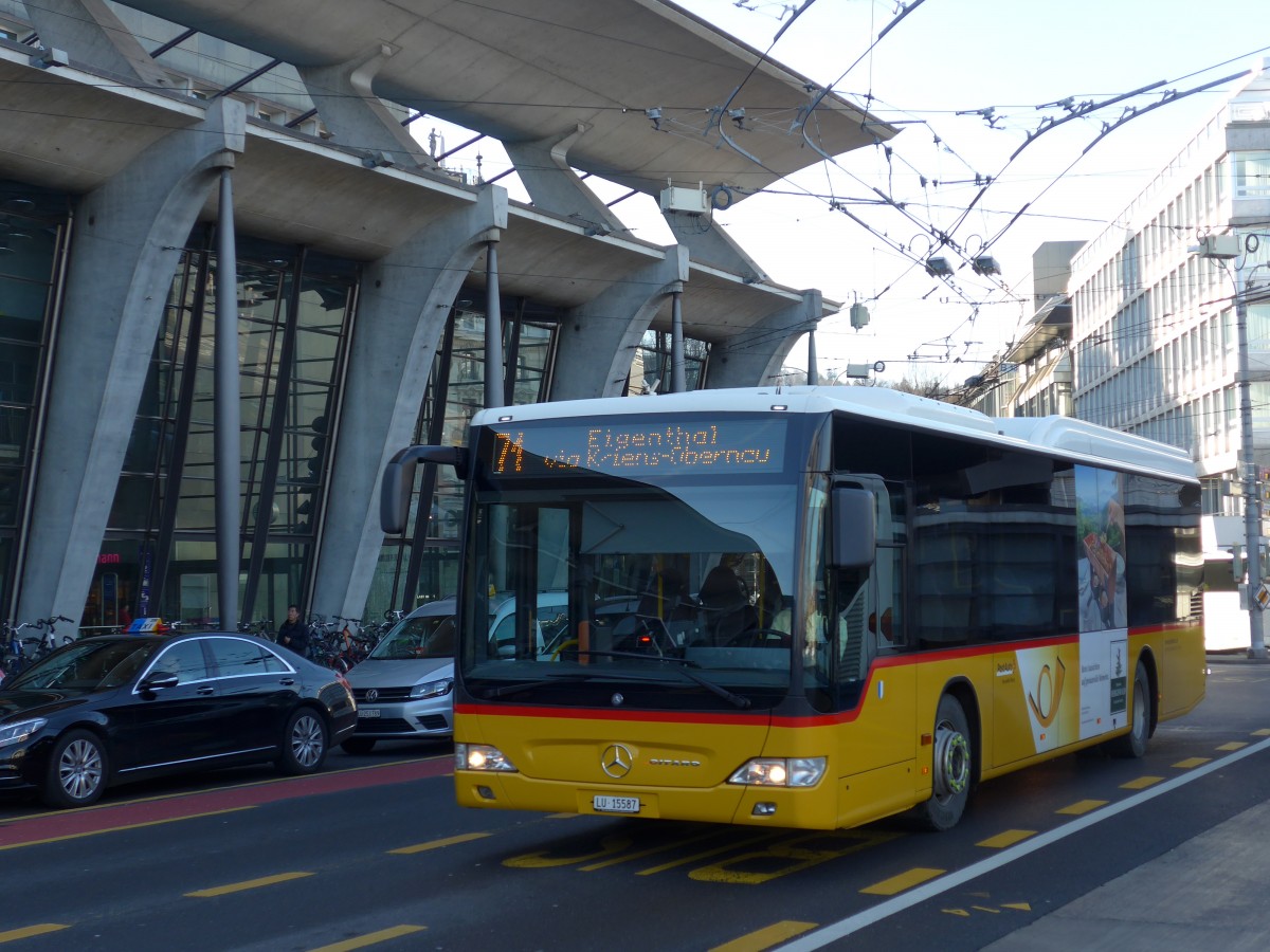 (167'951) - Bucheli, Kriens - Nr. 30/LU 15'587 - Mercedes am 25. Dezember 2015 beim Bahnhof Luzern