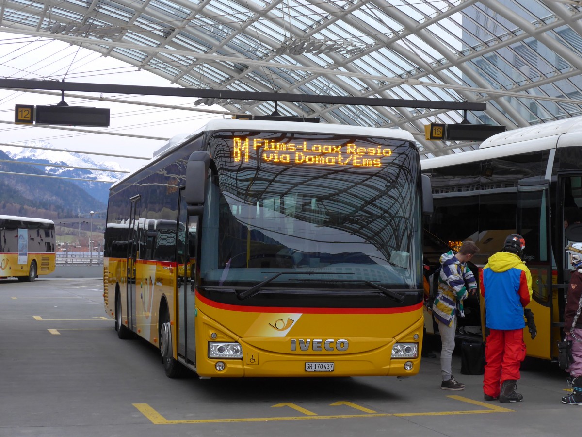 (168'223) - PostAuto Graubnden - GR 170'437 - Iveco am 2. Januar 2016 in Chur, Postautostation