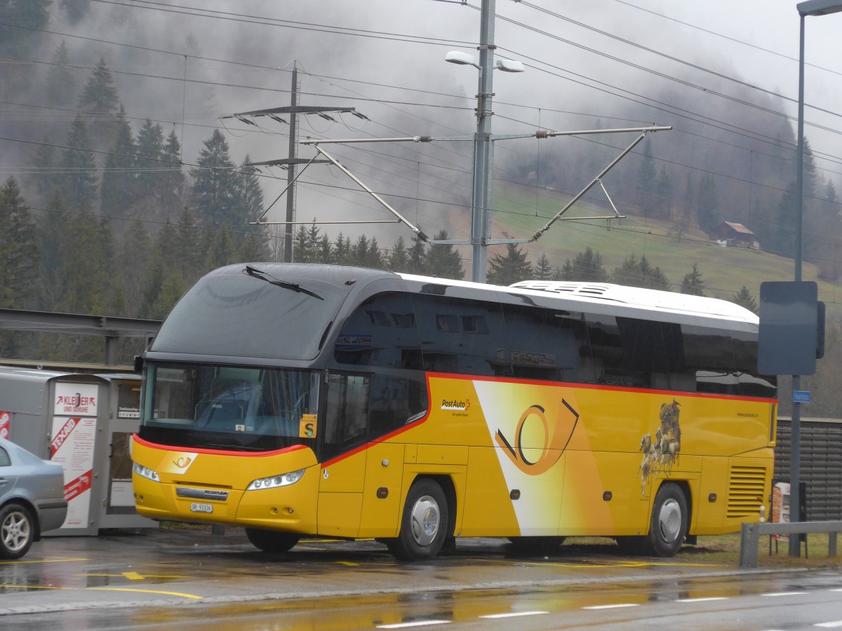 (168'438) - PostAuto Graubnden - GR 93'336 - Neoplan am 10. Januar 2016 beim Bahnhof Reichenbach