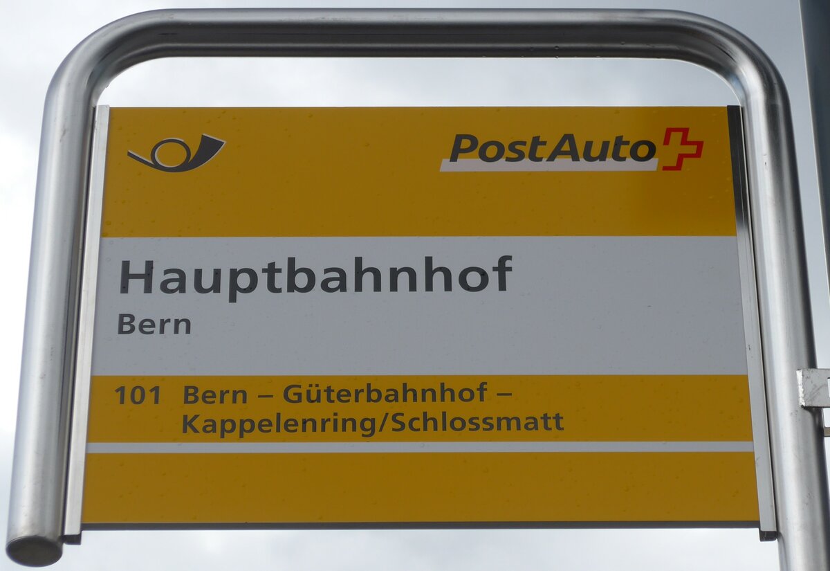(168'455) - PostAuto-Haltestellenschild - Bern, Hauptbahnhof - am 11. Januar 2016