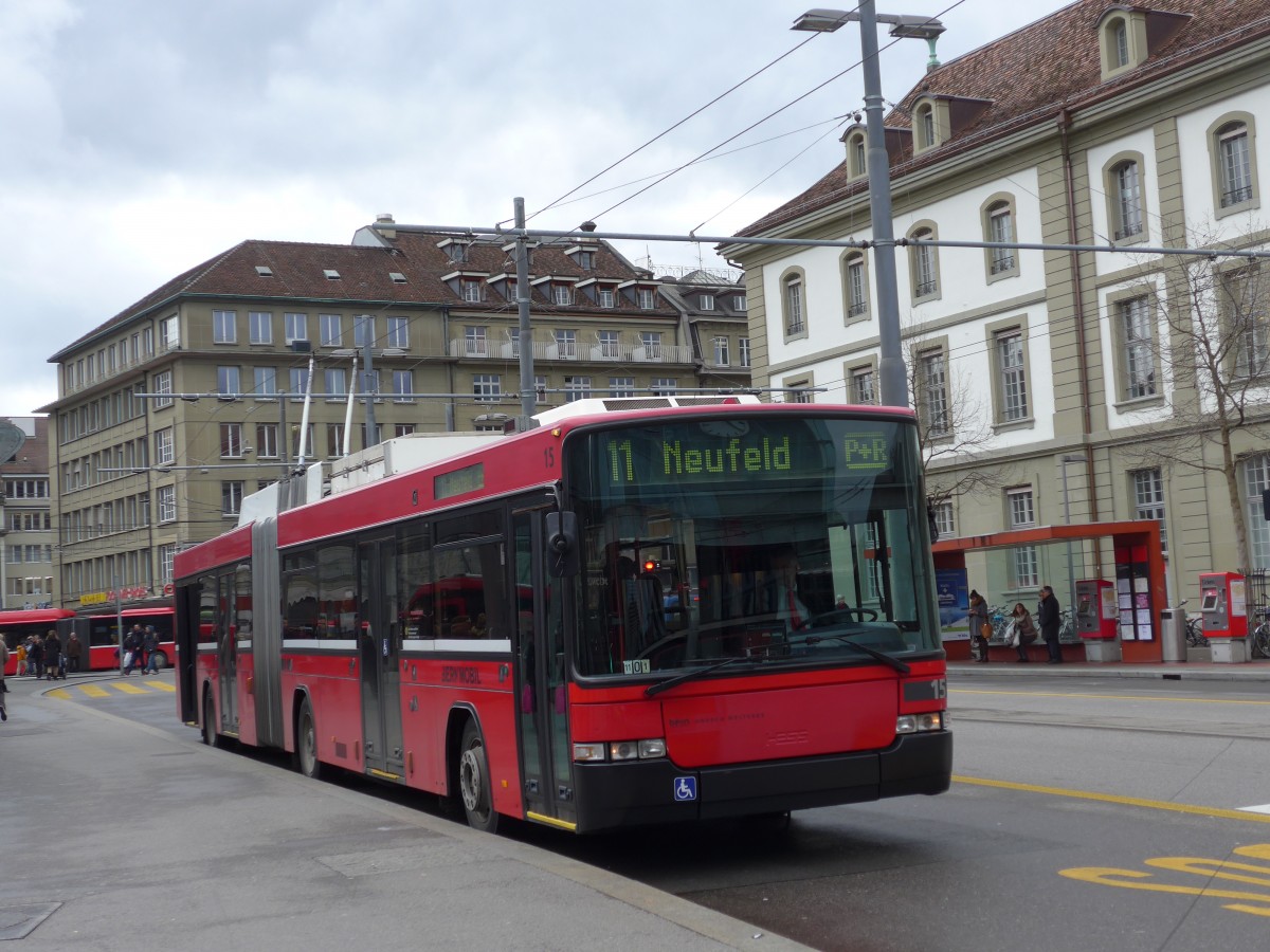 (168'467) - Bernmobil, Bern - Nr. 15 - NAW/Hess Gelenktrolleybus am 11. Januar 2016 beim Bahnhof Bern