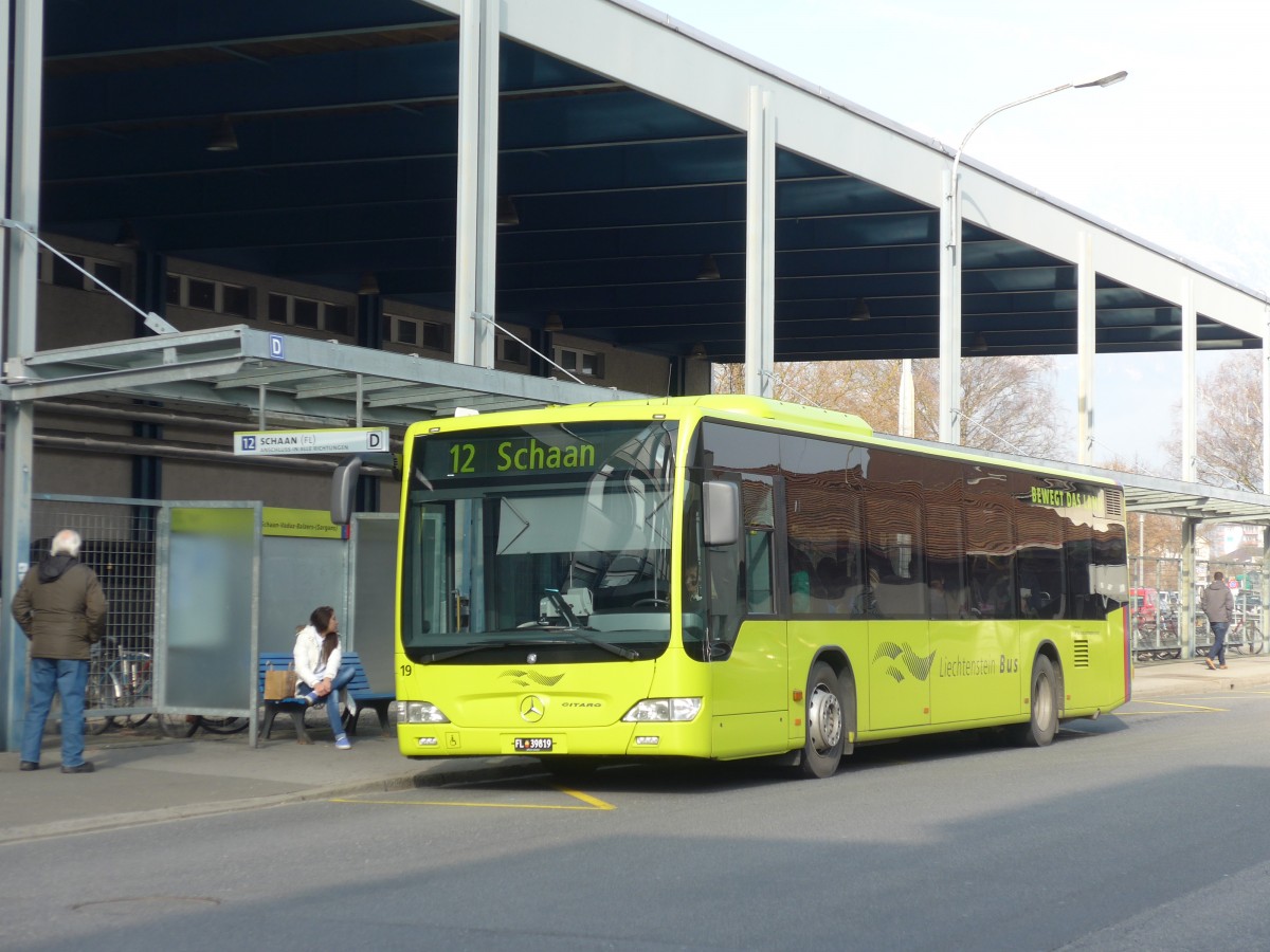 (168'947) - Aus Liechtenstein: LBA Vaduz - Nr. 19/FL 39'819 - Mercedes am 27. Februar 2016 beim Bahnhof Buchs