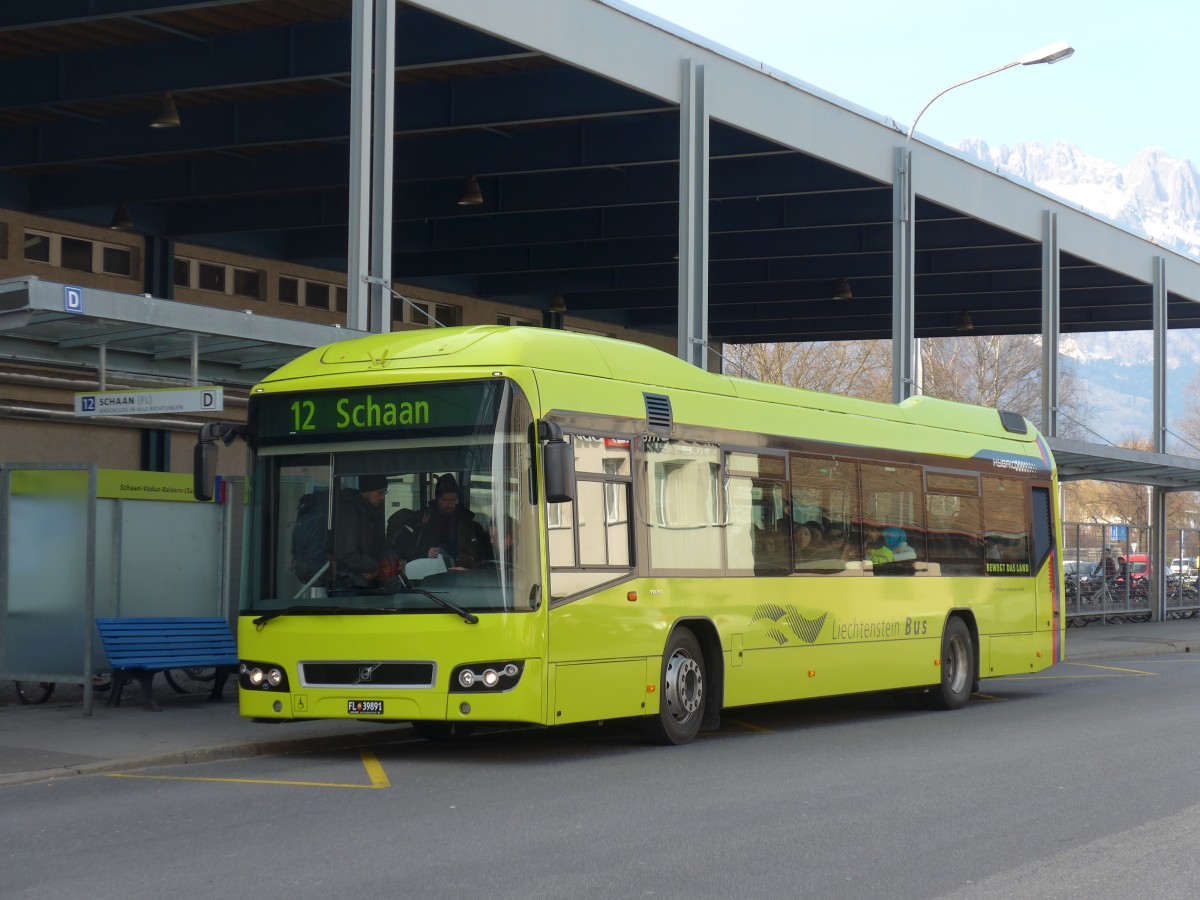 (168'984) - Aus Liechtenstein: LBA Vaduz - Nr. 91/FL 39'891 - Volvo am 27. Februar 2016 beim Bahnhof Buchs