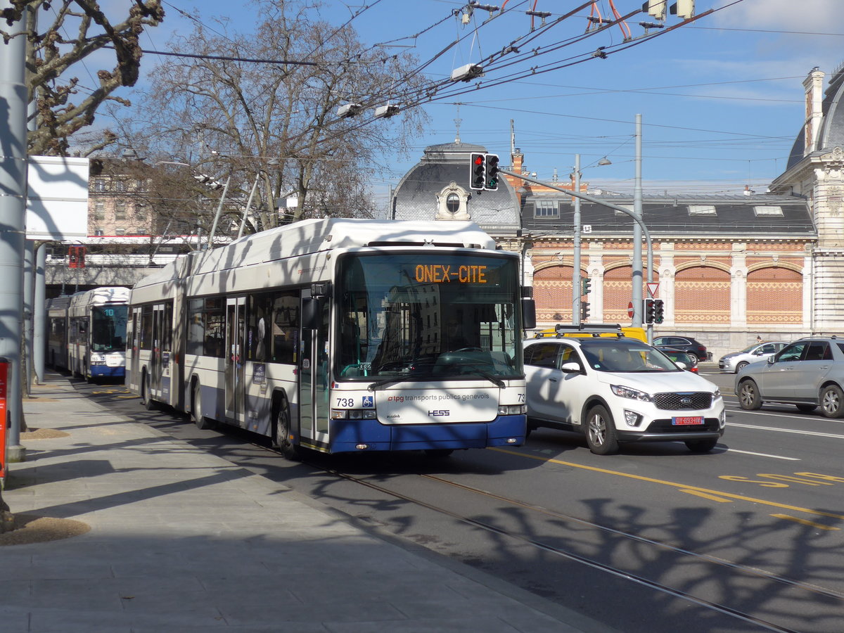 (169'094) - TPG Genve - Nr. 738 - Hess/Hess Gelenktrolleybus am 7. Mrz 2016 in Genve, Place des Vingt-Deux-Cantons