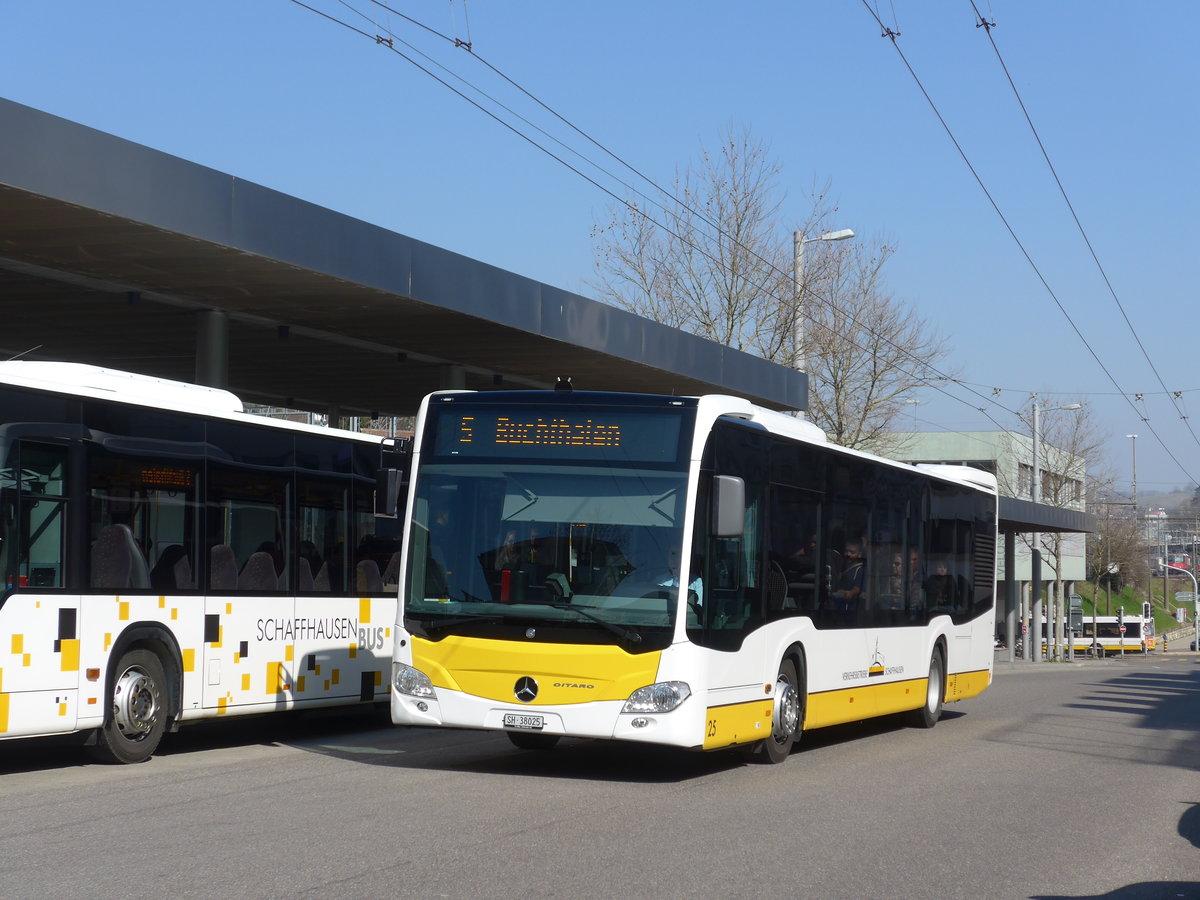(169'286) - VBSH Schaffhausen - Nr. 25/SH 38'025 - Mercedes am 19. Mrz 2016 beim Bahnhof Schaffhausen