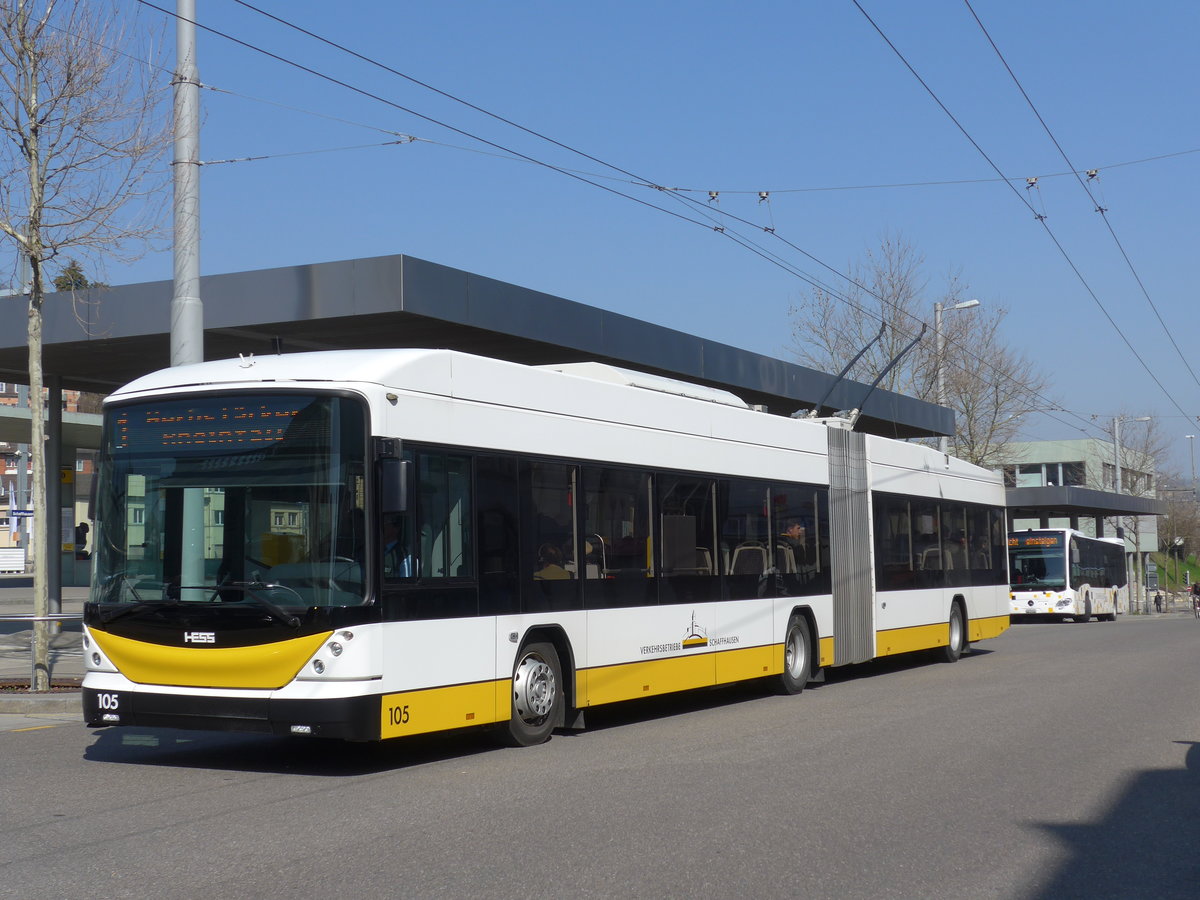 (169'305) - VBSH Schaffhausen - Nr. 105 - Hess/Hess Gelenktrolleybus am 19. Mrz 2016 beim Bahnhof Schaffhausen