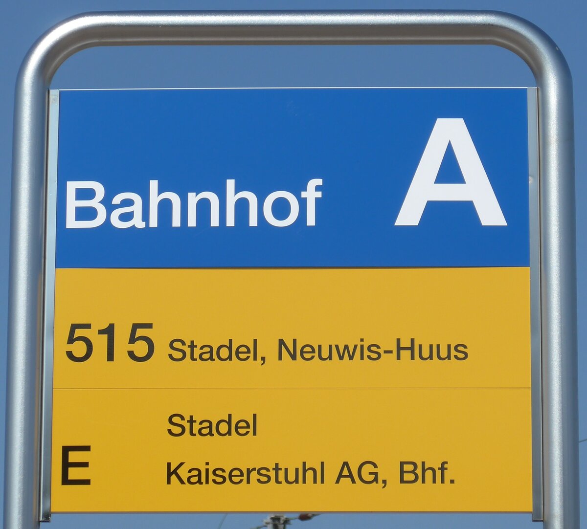(169'307) - ZVV/PostAuto-Haltestellenschild - Blach, Bahnhof - am 19. Mrz 2016