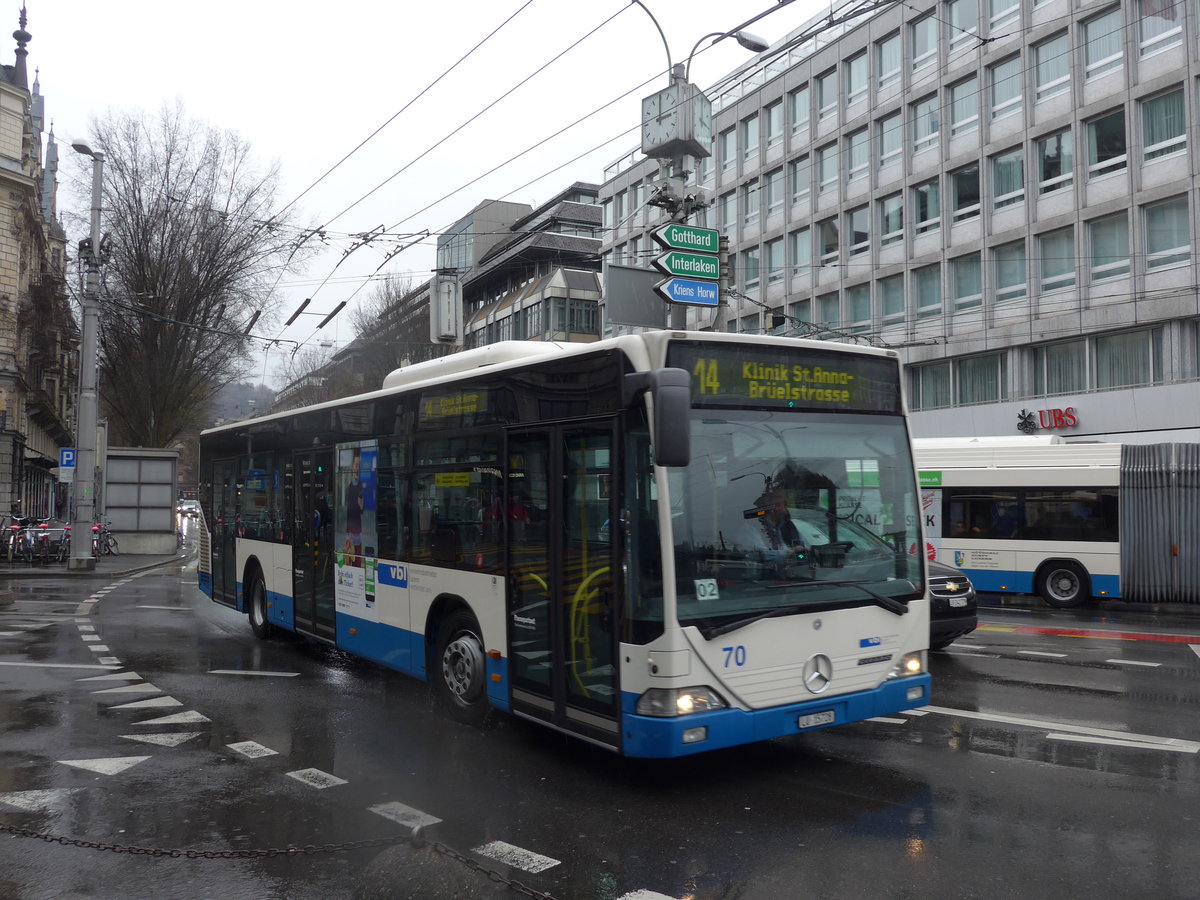 (169'477) - VBL Luzern - Nr. 70/LU 15'728 - Mercedes am 25. Mrz 2016 beim Bahnhof Luzern
