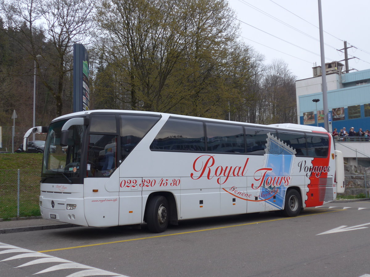 (169'716) - Royal-Tours, Genve - GE 960'203 - Mercedes am 2. April 2016 in Wrenlos, Raststtte