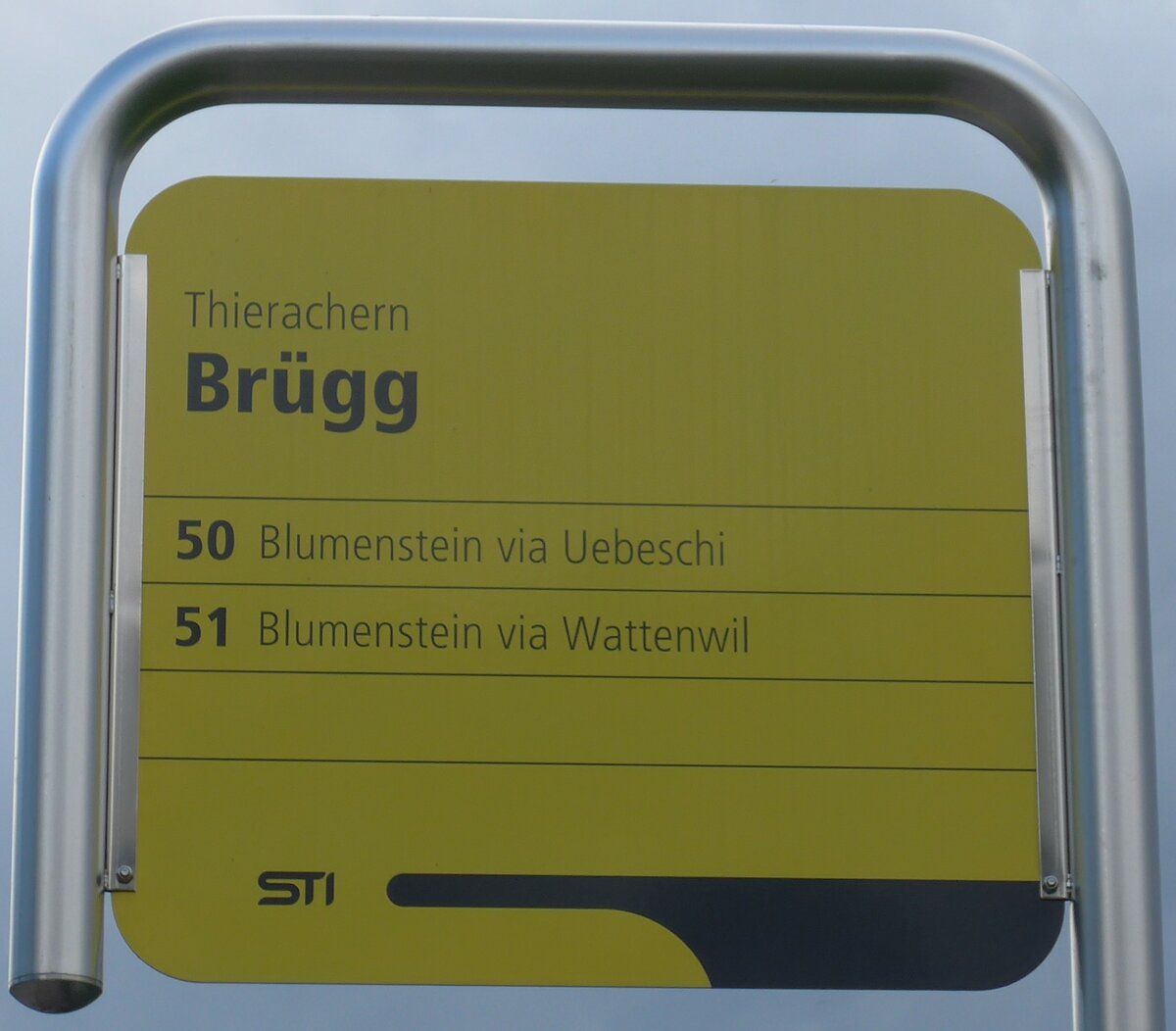 (170'146) - STI-Haltestellenschild - Uetendorf, Brgg - am 16. April 2016