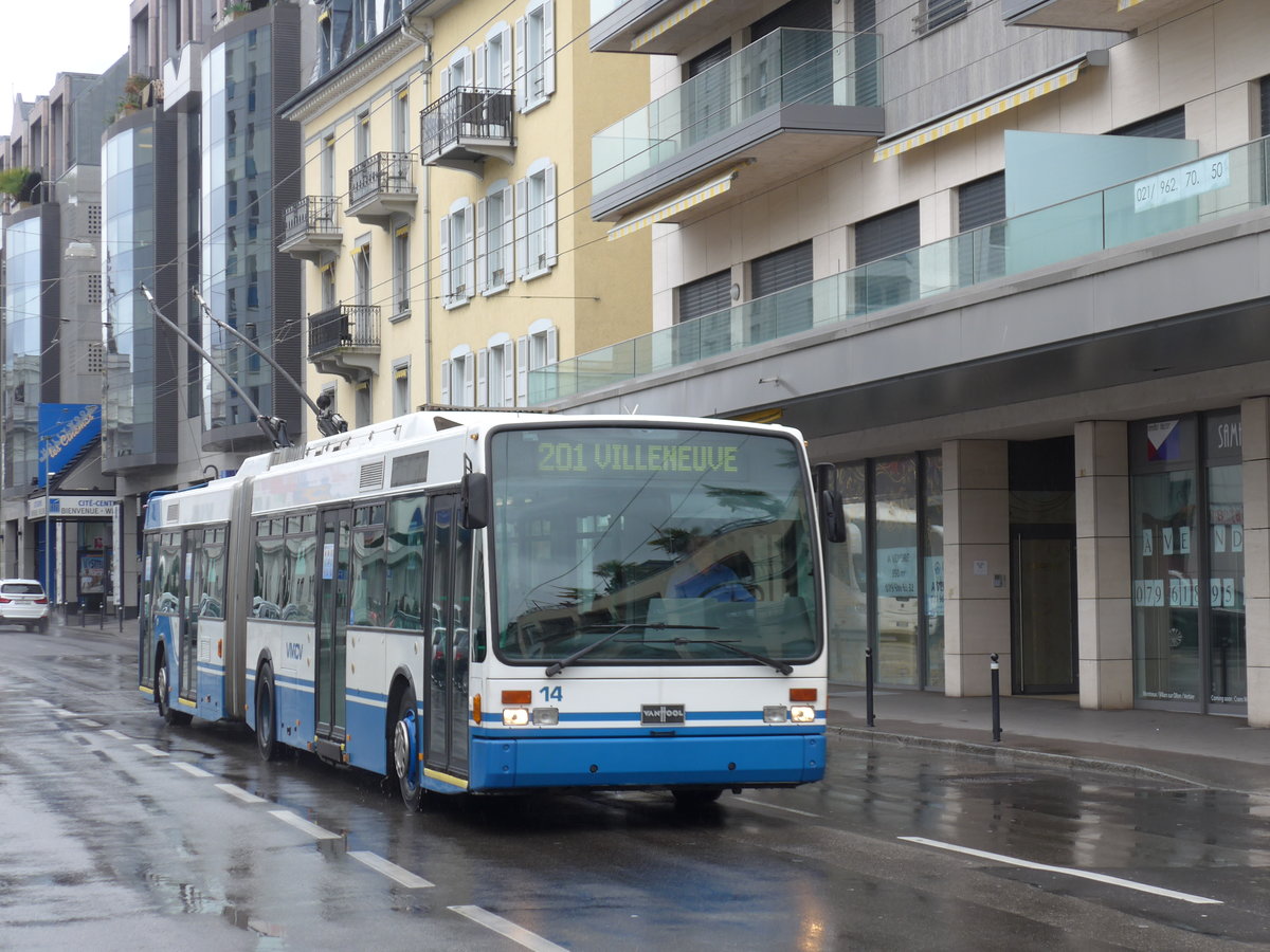 (170'155) - VMCV Clarens - Nr. 14 - Van Hool Gelenktrolleybus am 18. April 2016 in Montreux, Escaliers de la Gare