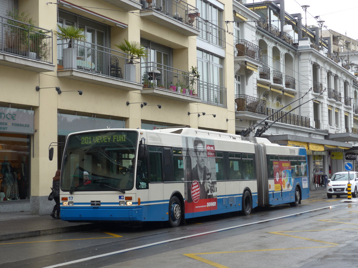 (170'159) - VMCV Clarens - Nr. 17 - Van Hool Gelenktrolleybus am 18. April 2016 in Montreux, Escaliers de la Gare