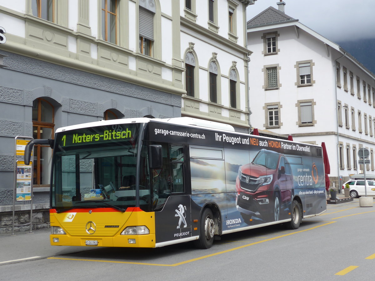 (170'181) - PostAuto Wallis - VS 241'963 - Mercedes am 18. April 2016 beim Bahnhof Brig