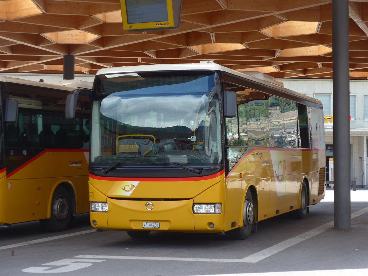 (170'192) - Buchard, Leytron - VS 84'258 - Irisbus am 24. April 2016 beim Bahnhof Sion
