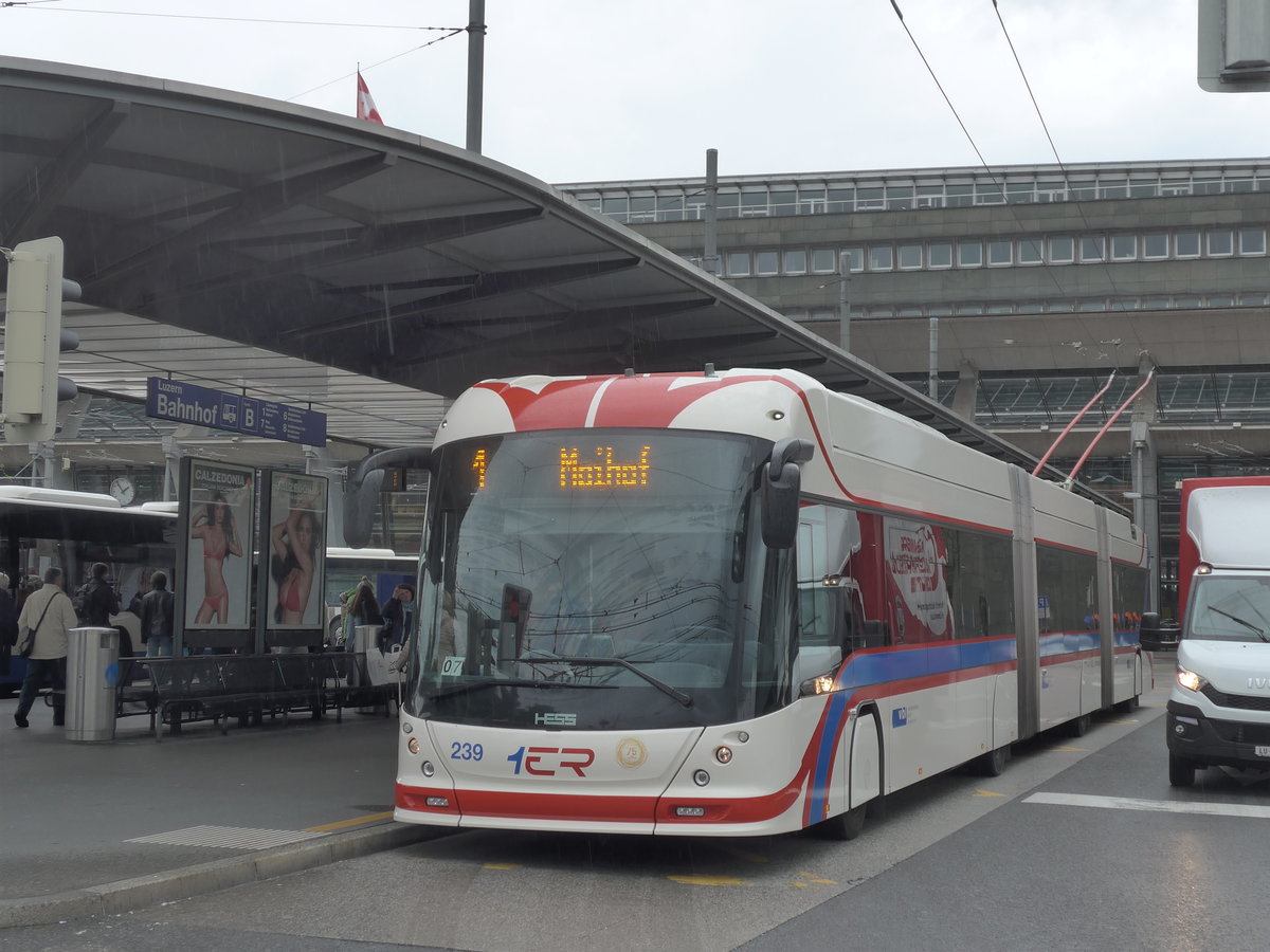 (170'866) - VBL Luzern - Nr. 239 - Hess/Hess Doppelgelenktrolleybus am 14. Mai 2016 beim Bahnhof Luzern
