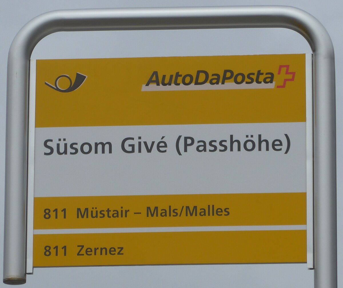 (170'898) - PostAuto-Haltestellenschild - Ssom Giv (Passhhe) - am 16. Mai 2016