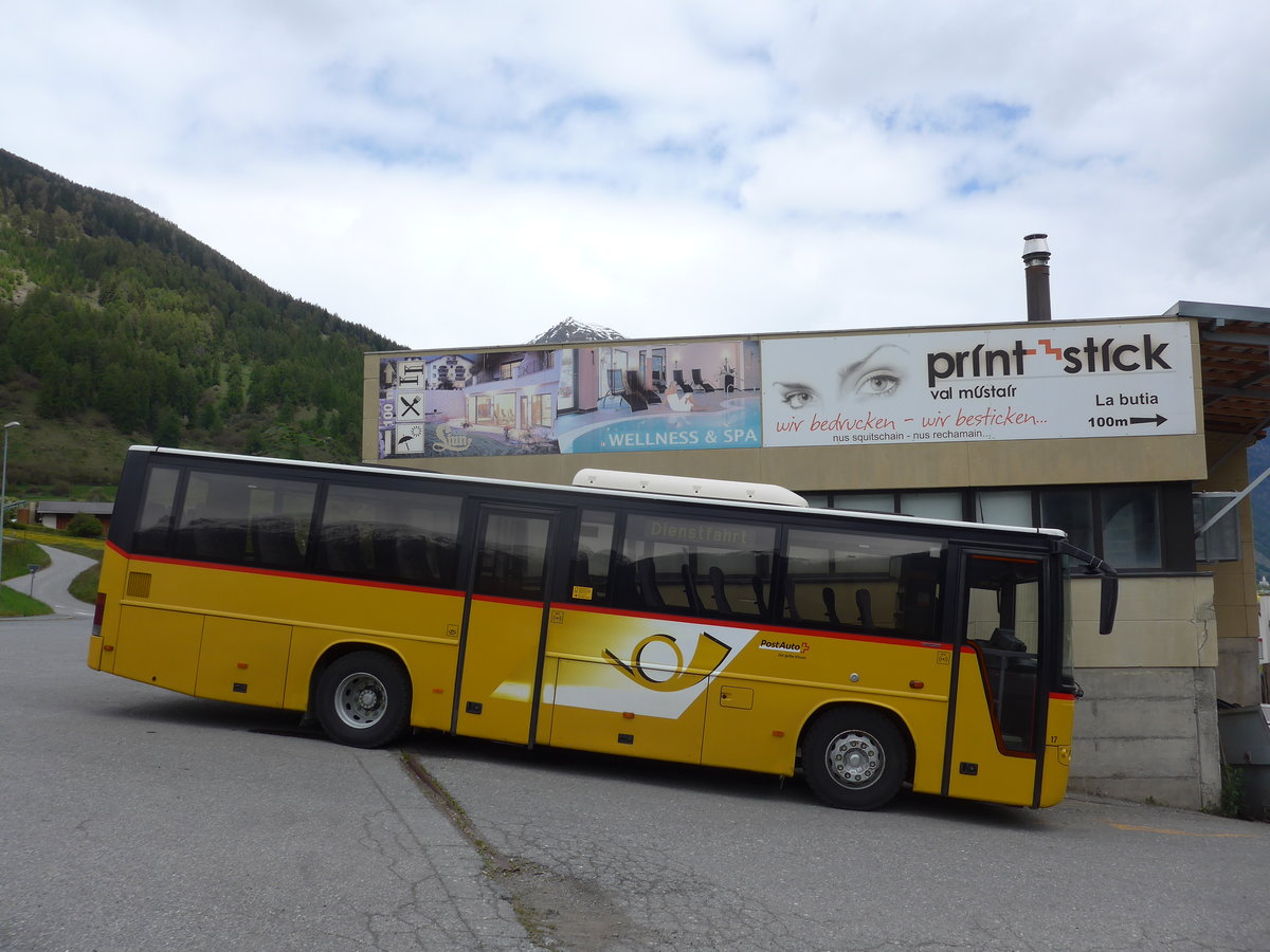 (170'906) - Bus Val Mstair, L - Nr. 17/GR 159'313 - Volvo (ex Fontana, Ilanz Nr. 17; ex Fontana, Ilanz Nr. 12) am 16. Mai 2016 in Mstair, Garage Oswald