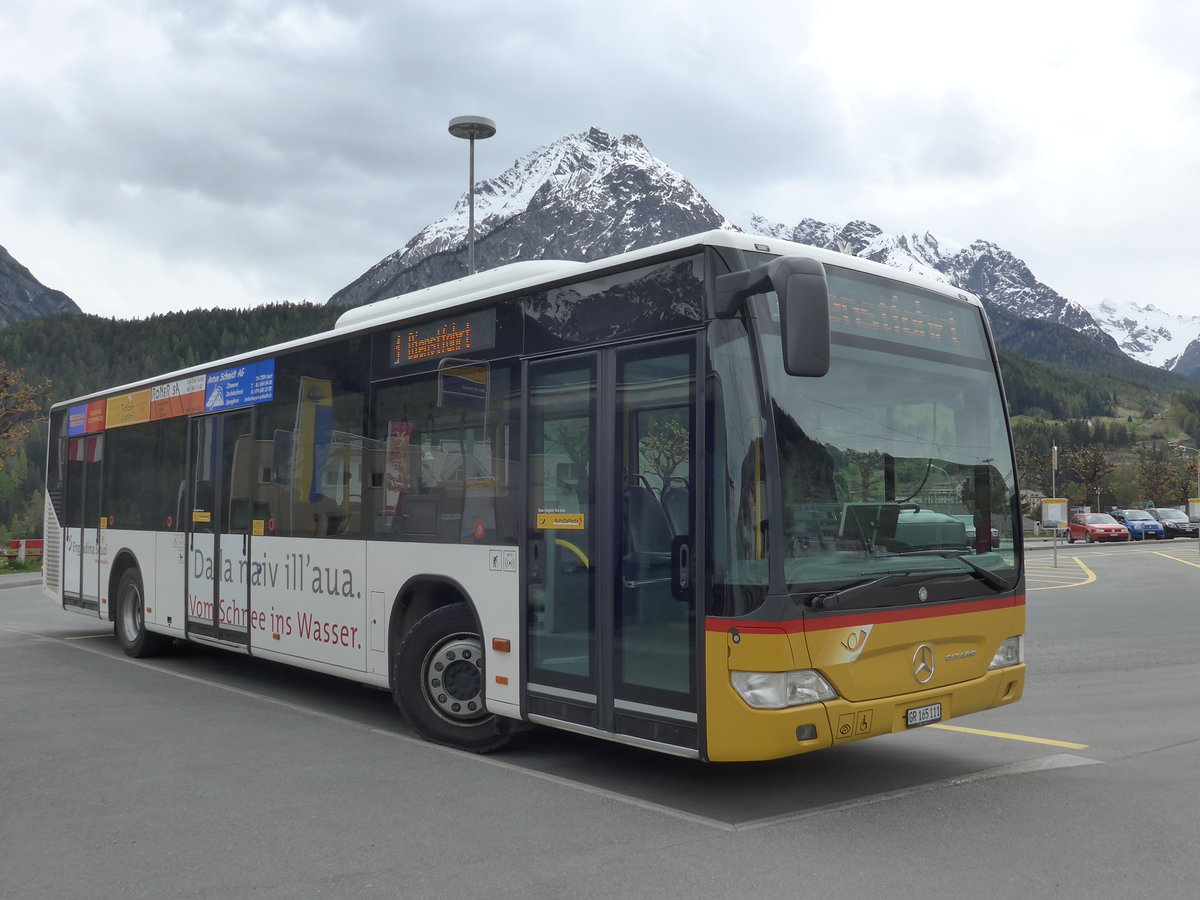 (170'939) - PostAuto Graubnden - GR 165'111 - Mercedes am 16. Mai 2016 beim Bahnhof Scuol-Tarasp