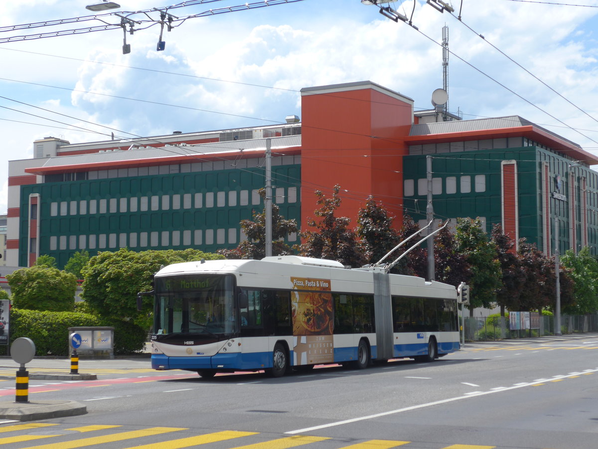 (171'363) - VBL Luzern - Nr. 225 - Hess/Hess Gelenktrolleybus am 22. Mai 2016 in Luzern, Weinbergli
