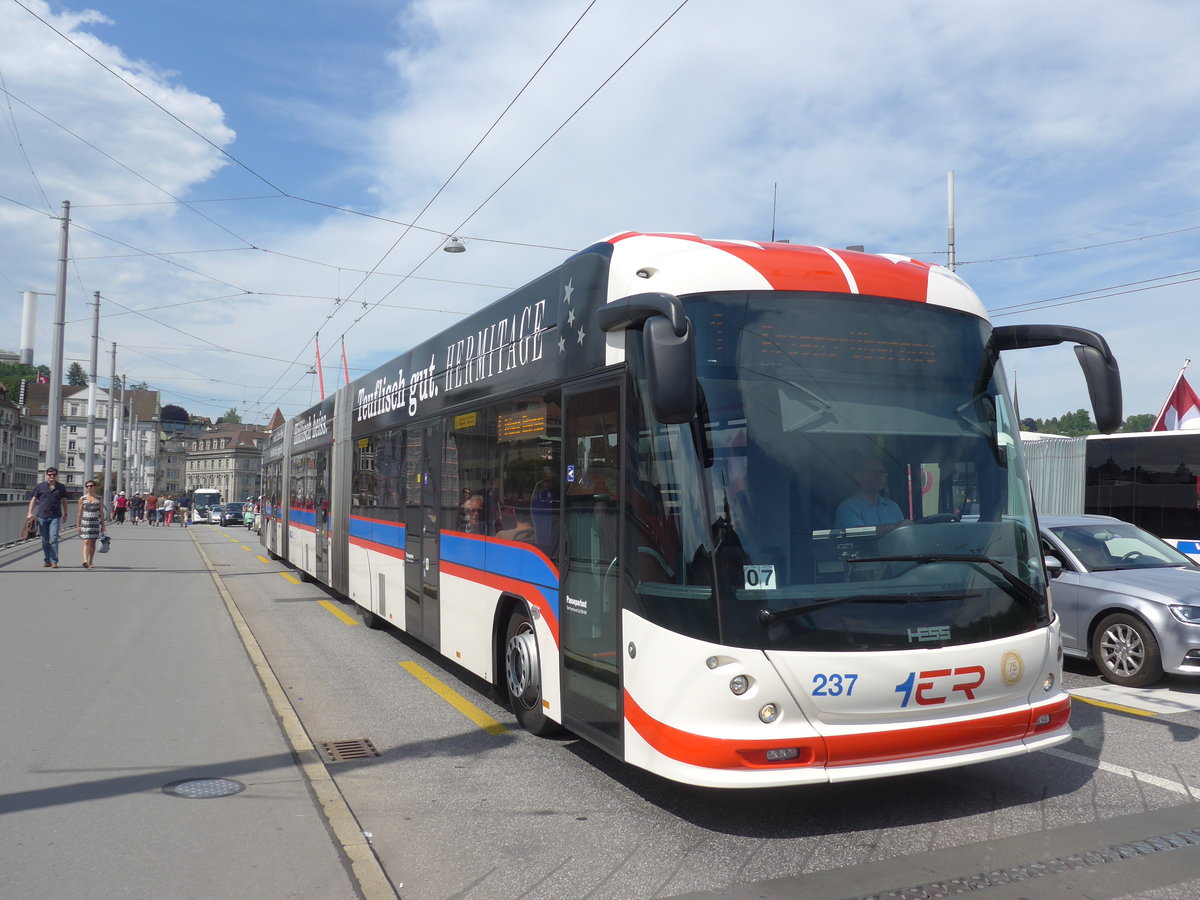 (171'386) - VBL Luzern - Nr. 237 - Hess/Hess Doppelgelenktrolleybus am 22. Mai 2016 in Luzern, Bahnhofbrcke